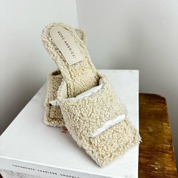 NIB- Good American Cream Sherpa Open Toe Heels Size 8.5 GA021F-X - Picture 2 of 6